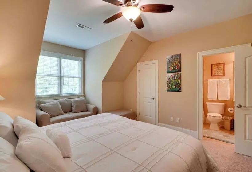 Luxury Estate: Private Hot Tub & Tennis Court