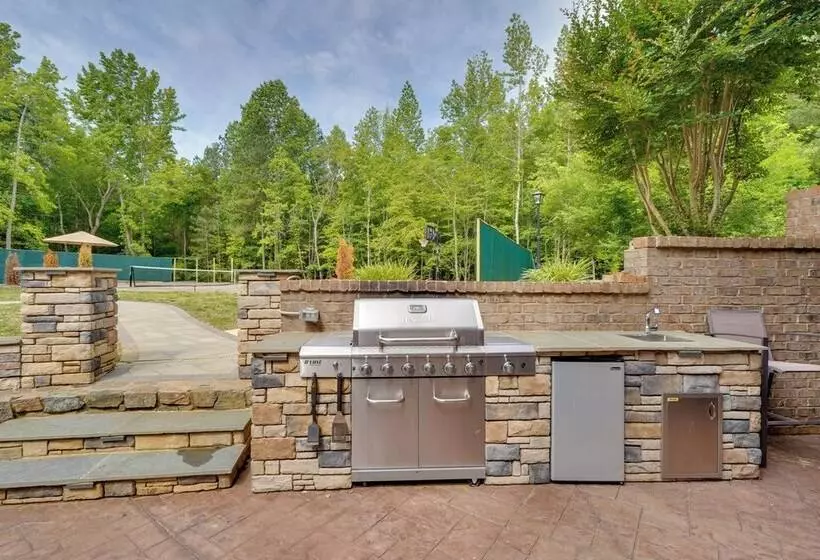 Luxury Estate: Private Hot Tub & Tennis Court