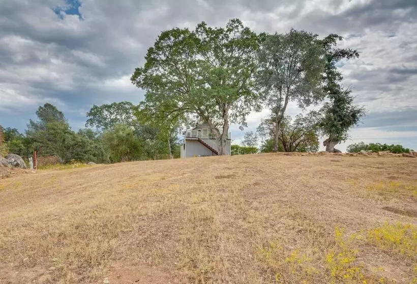 Mariposa Home: Furnished Patio & Sierra Mtn Views