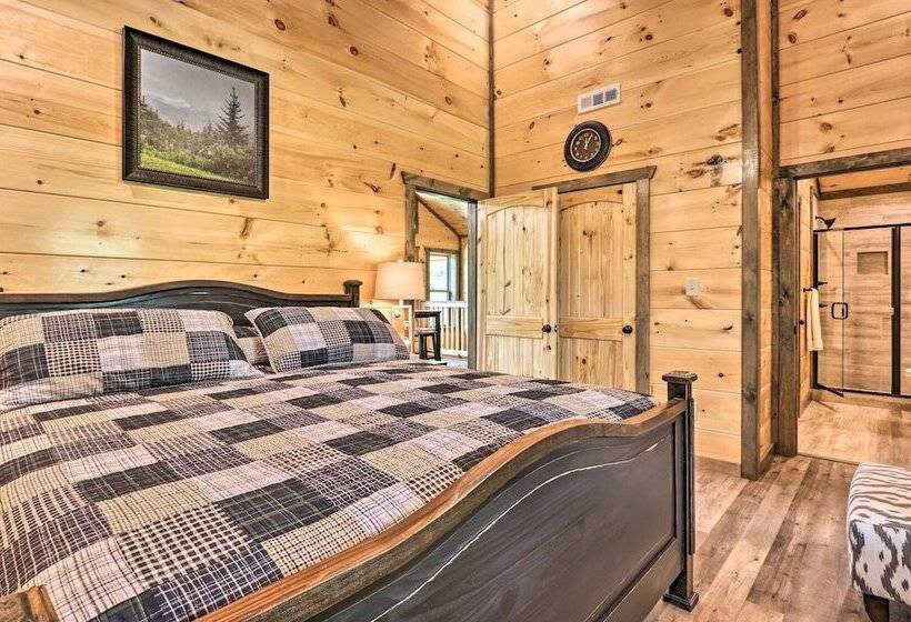 Modern Cabin W/ Hot Tub & Game Room In Gatlinburg!