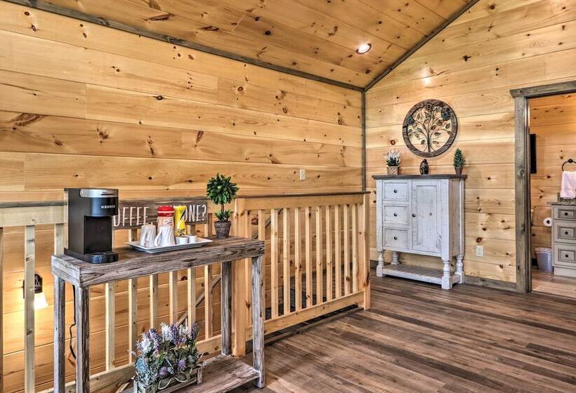 Modern Cabin W/ Hot Tub & Game Room In Gatlinburg!