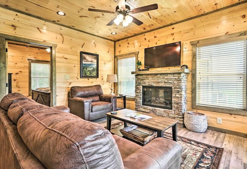 Modern Cabin W/ Hot Tub & Game Room In Gatlinburg!