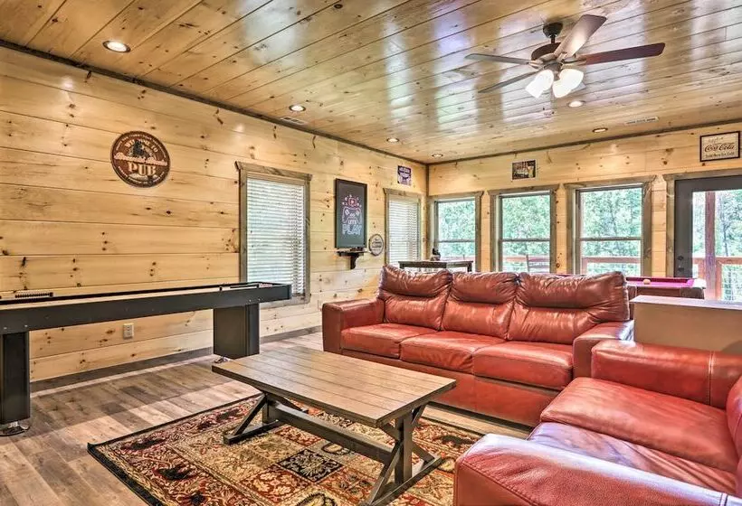 Modern Cabin W/ Hot Tub & Game Room In Gatlinburg!