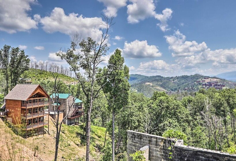 Modern Cabin W/ Hot Tub & Game Room In Gatlinburg!