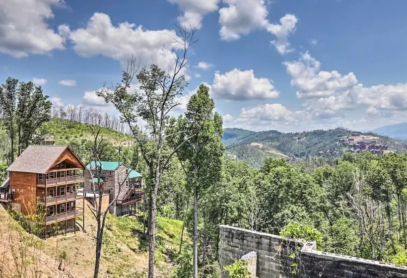 Modern Cabin W/ Hot Tub & Game Room In Gatlinburg!