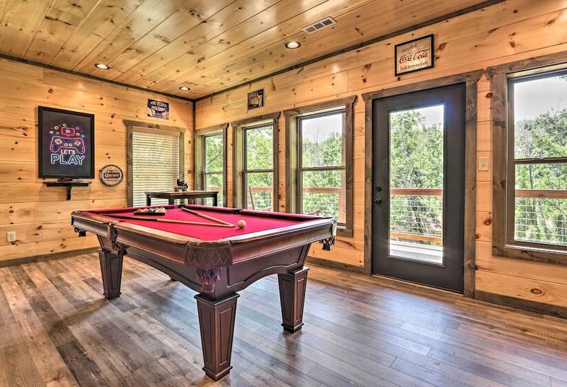 Modern Cabin W/ Hot Tub & Game Room In Gatlinburg!