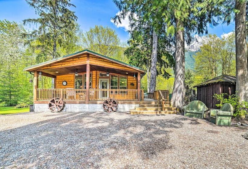 Moose Lodge Cabin W/ Entertainment Gazebo!