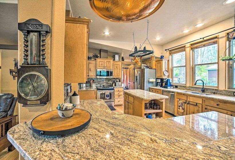 Moose Lodge Cabin W/ Entertainment Gazebo!