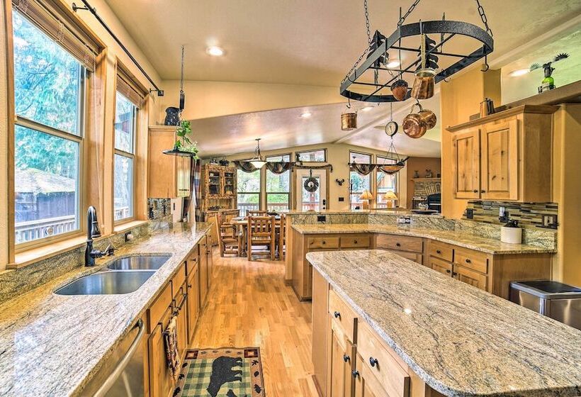 Moose Lodge Cabin W/ Entertainment Gazebo!