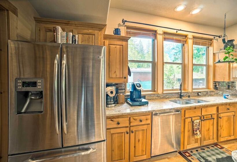 Moose Lodge Cabin W/ Entertainment Gazebo!