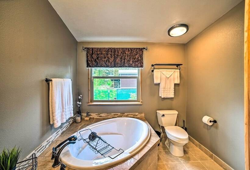 Moose Lodge Cabin W/ Entertainment Gazebo!