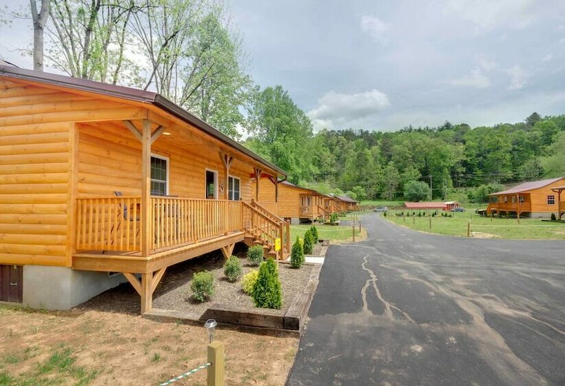 Newly Built Smoky Mountain Cabin Near Bryson City!