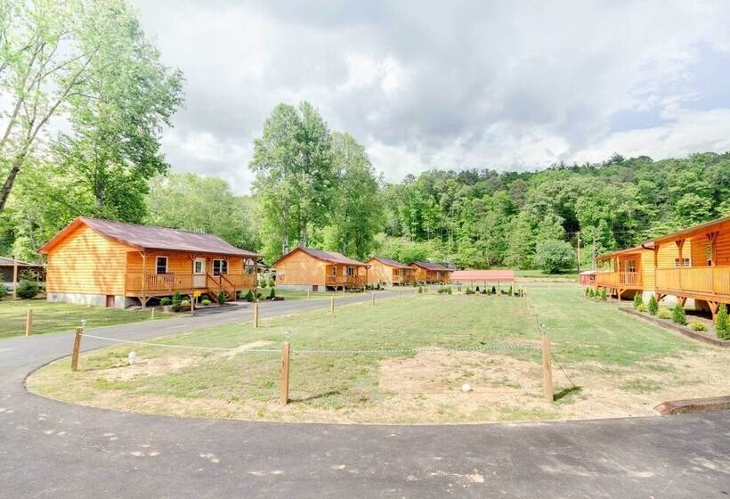 Newly Built Smoky Mountain Cabin Near Bryson City!