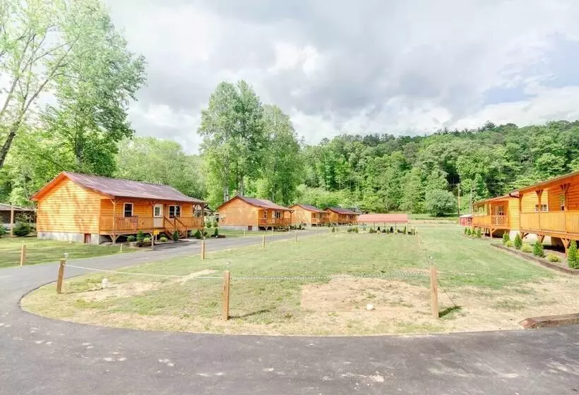 Newly Built Smoky Mountain Cabin Near Bryson City!