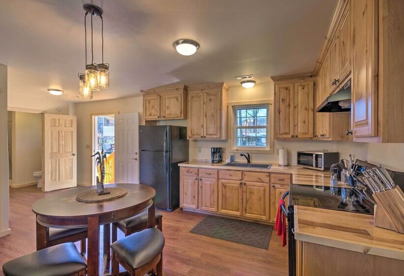 Newly Built Smoky Mountain Cabin Near Bryson City!