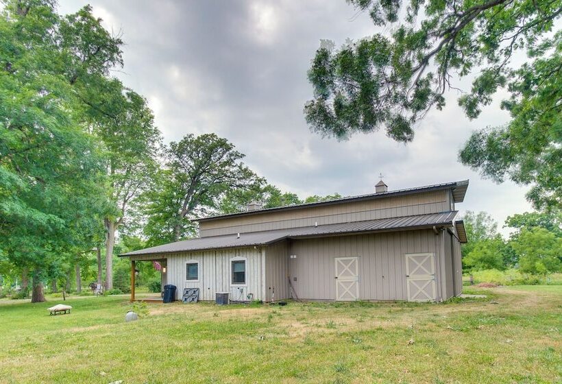 Peaceful Pontiac Barndominium Near Local Museums