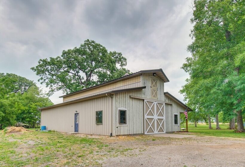 Peaceful Pontiac Barndominium Near Local Museums