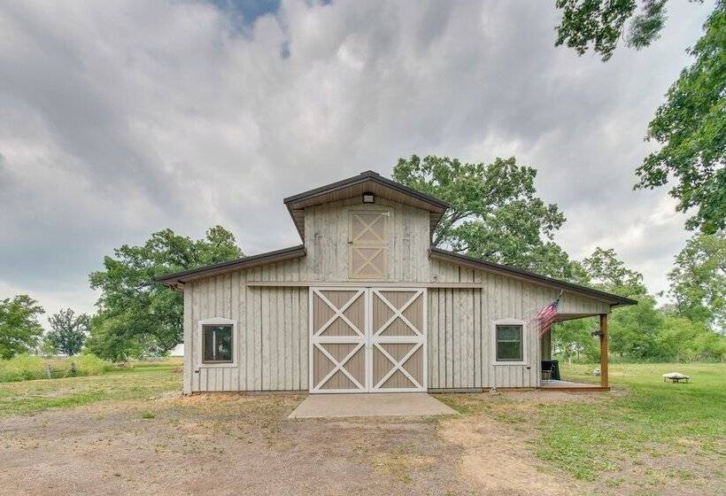 Peaceful Pontiac Barndominium Near Local Museums