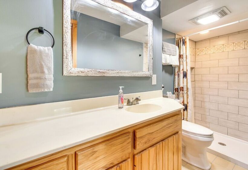 Peaceful Pontiac Barndominium Near Local Museums