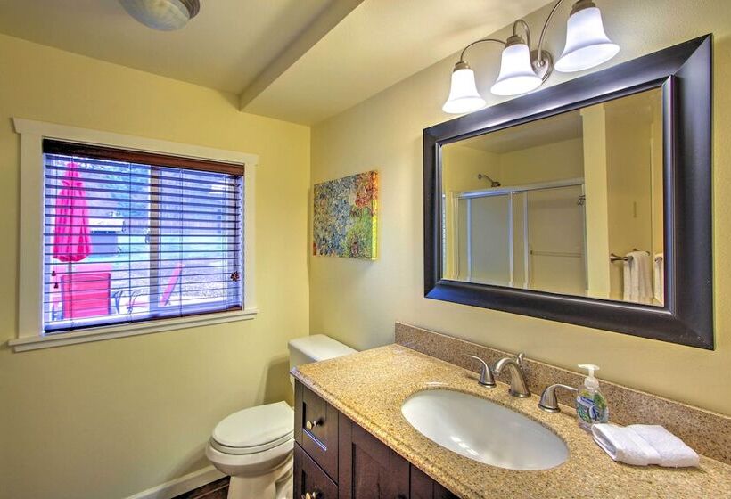 Peacock Hill Retreat On 1 Acre, 1 Mi To Harbor