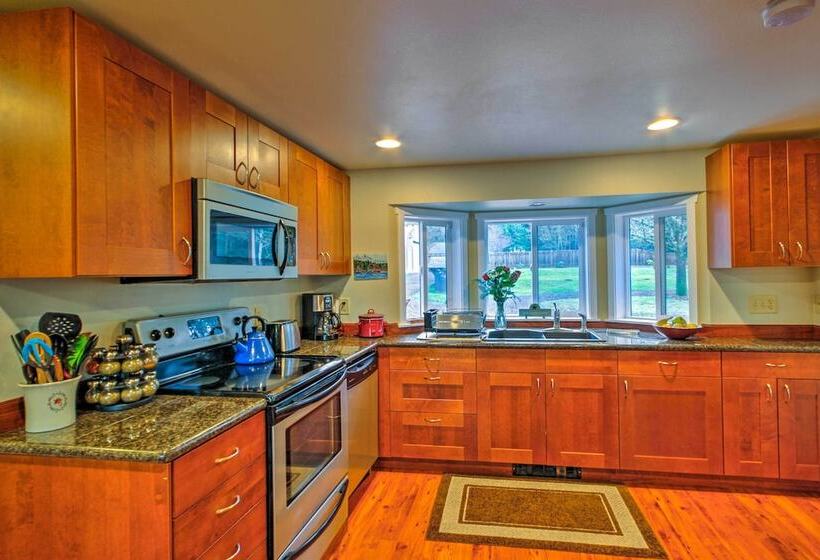 Peacock Hill Retreat On 1 Acre, 1 Mi To Harbor