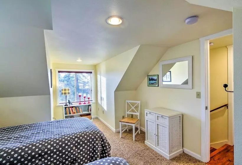 Peacock Hill Retreat On 1 Acre, 1 Mi To Harbor