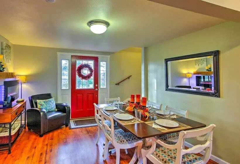 Peacock Hill Retreat On 1 Acre, 1 Mi To Harbor