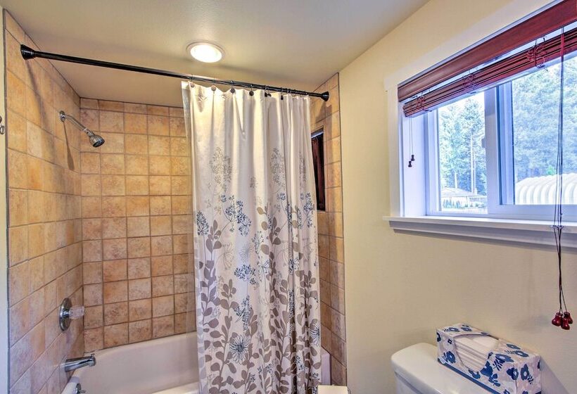 Peacock Hill Retreat On 1 Acre, 1 Mi To Harbor