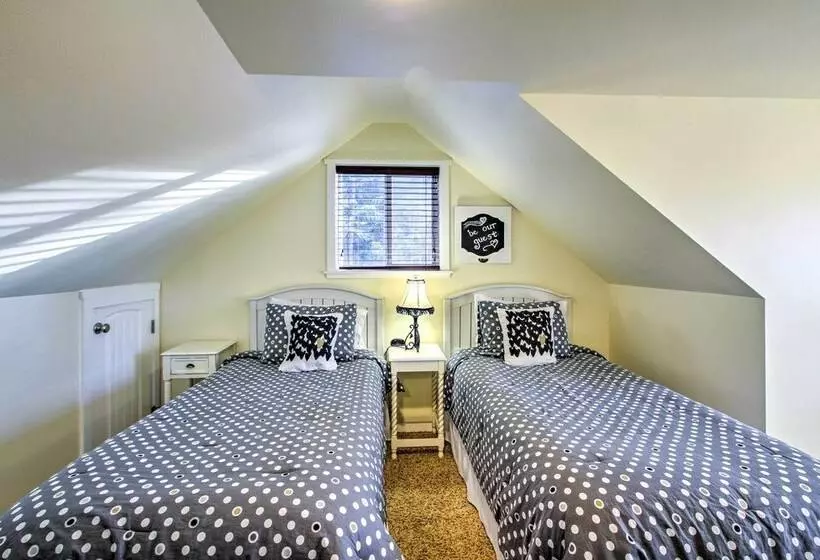 Peacock Hill Retreat On 1 Acre, 1 Mi To Harbor