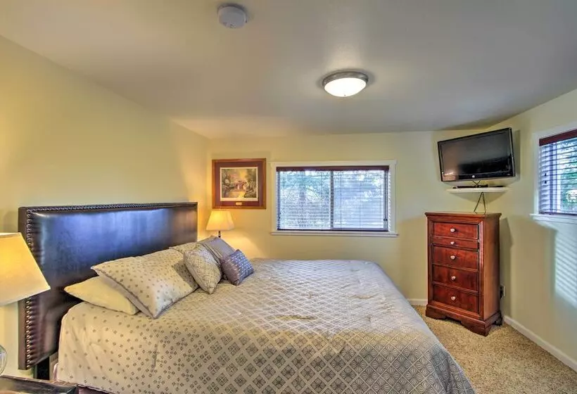 Peacock Hill Retreat On 1 Acre, 1 Mi To Harbor