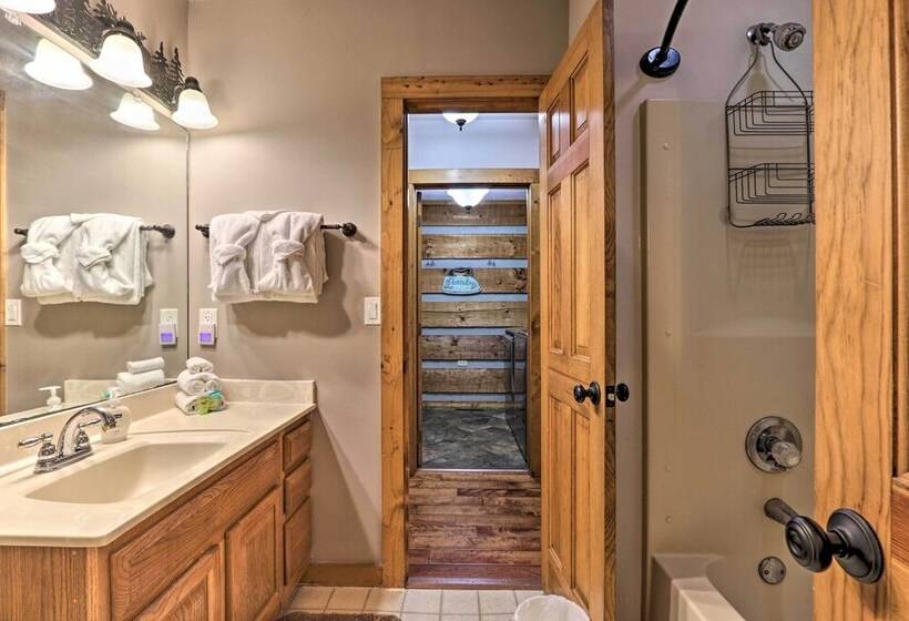 Pigeon Forge Cabin W/ Hot Tub, 12 Mi To Dollywood!