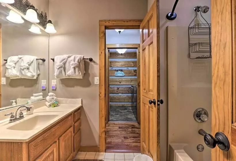 Pigeon Forge Cabin W/ Hot Tub, 12 Mi To Dollywood!