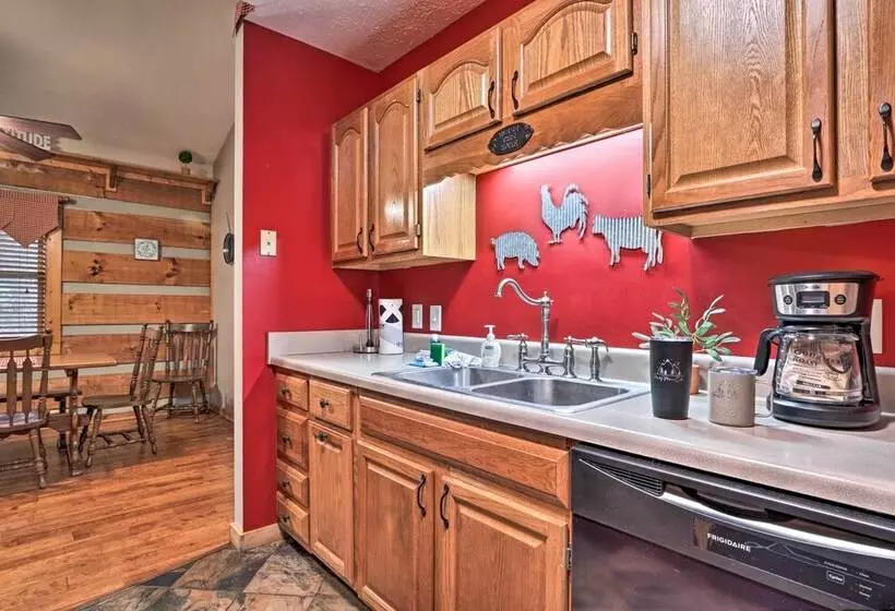 Pigeon Forge Cabin W/ Hot Tub, 12 Mi To Dollywood!