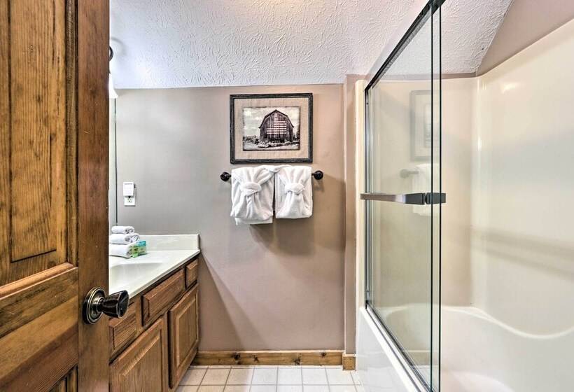 Pigeon Forge Cabin W/ Hot Tub, 12 Mi To Dollywood!