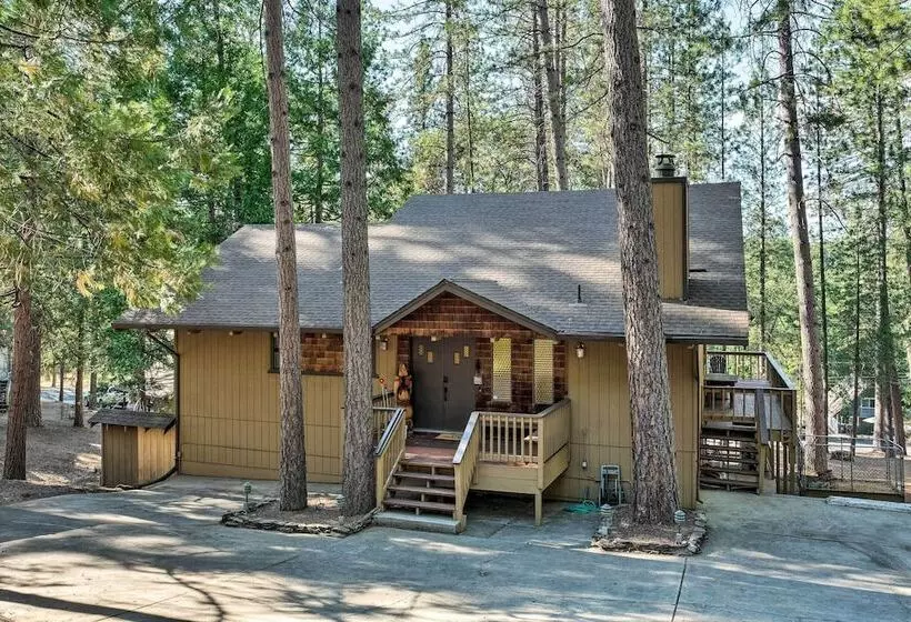 Pine Mountain Cabin W/ Hot Tub, 2 Mins To Marina!
