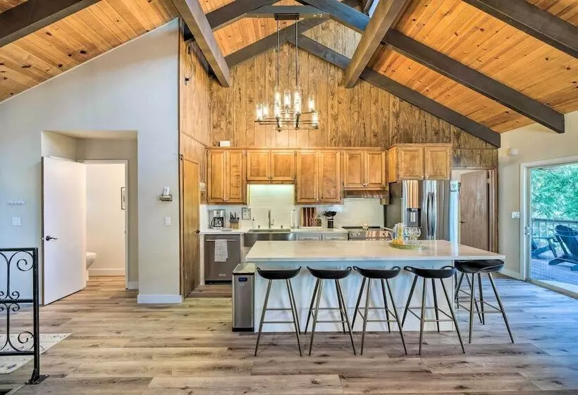 Pine Mountain Cabin W/ Hot Tub, 2 Mins To Marina!