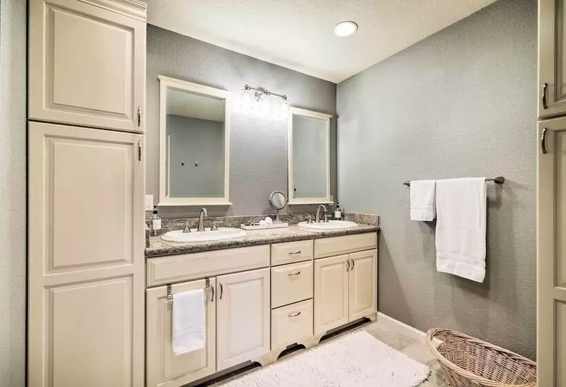 Pine Mountain Cabin W/ Hot Tub, 2 Mins To Marina!