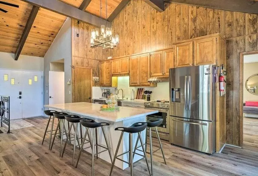 Pine Mountain Cabin W/ Hot Tub, 2 Mins To Marina!