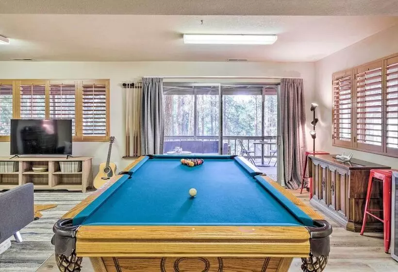 Pine Mountain Cabin W/ Hot Tub, 2 Mins To Marina!