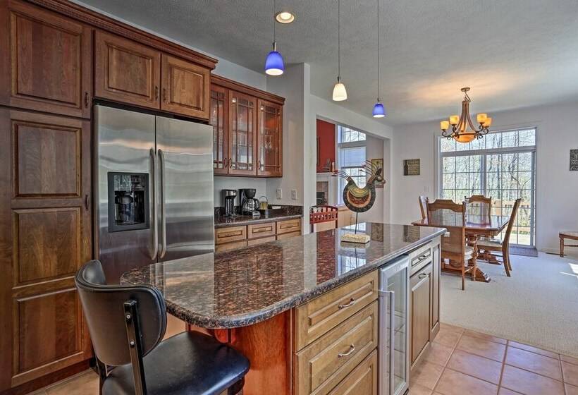 6 Mi To Kalahari: Pocono Pines Golf Course Home!