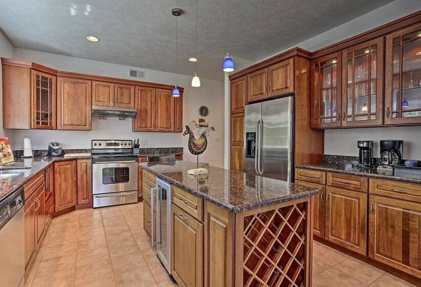 6 Mi To Kalahari: Pocono Pines Golf Course Home!