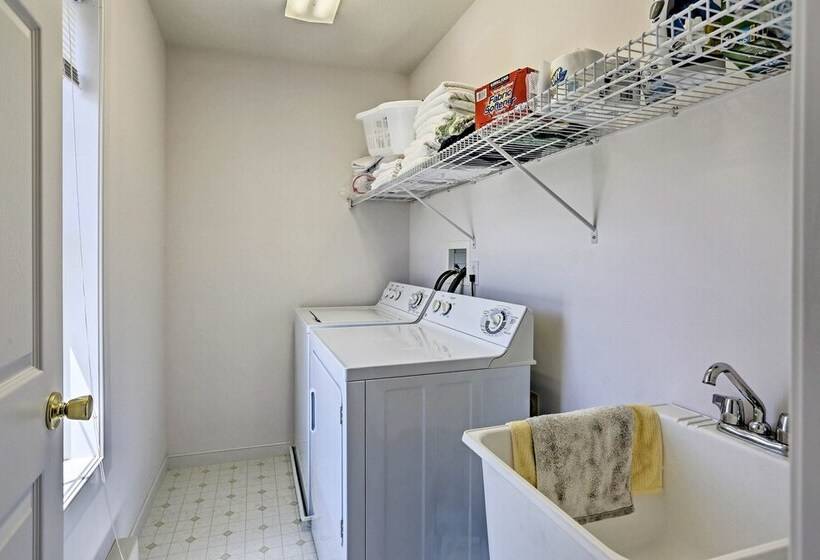 6 Mi To Kalahari: Pocono Pines Golf Course Home!