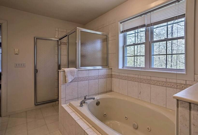 6 Mi To Kalahari: Pocono Pines Golf Course Home!