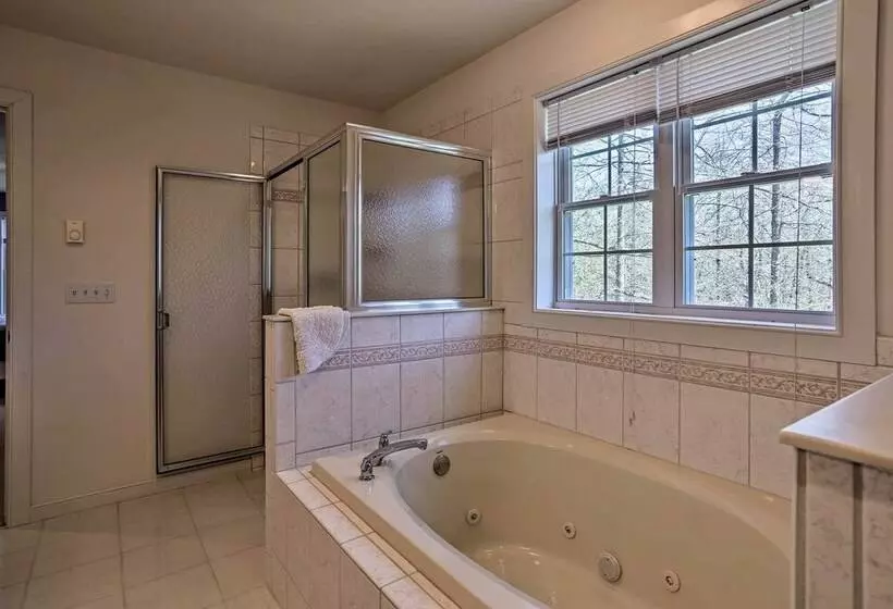 6 Mi To Kalahari: Pocono Pines Golf Course Home!