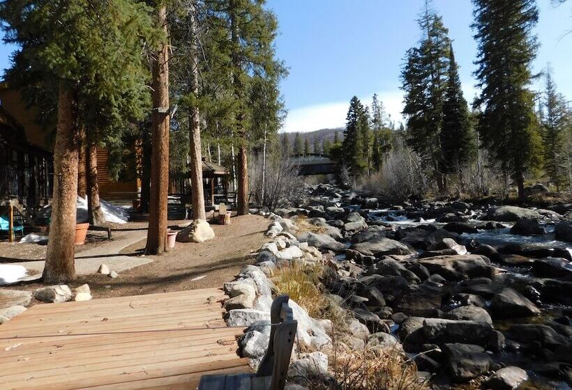 Relax & Recharge In Private Lake