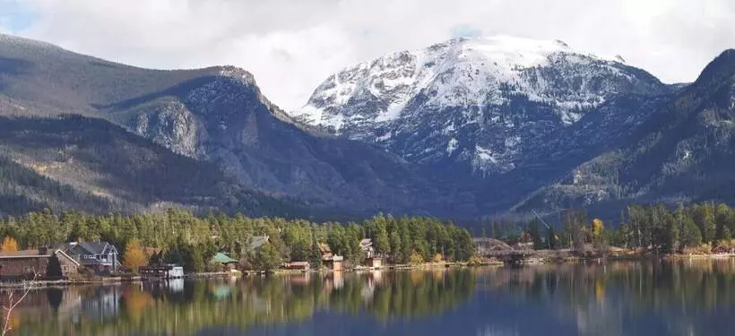 Relax & Recharge In Private Lake