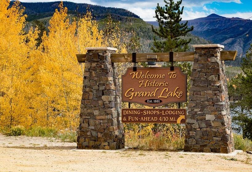 Relax & Recharge In Private Lake