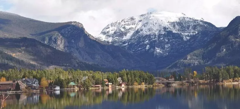 Relax & Recharge In Private Lake