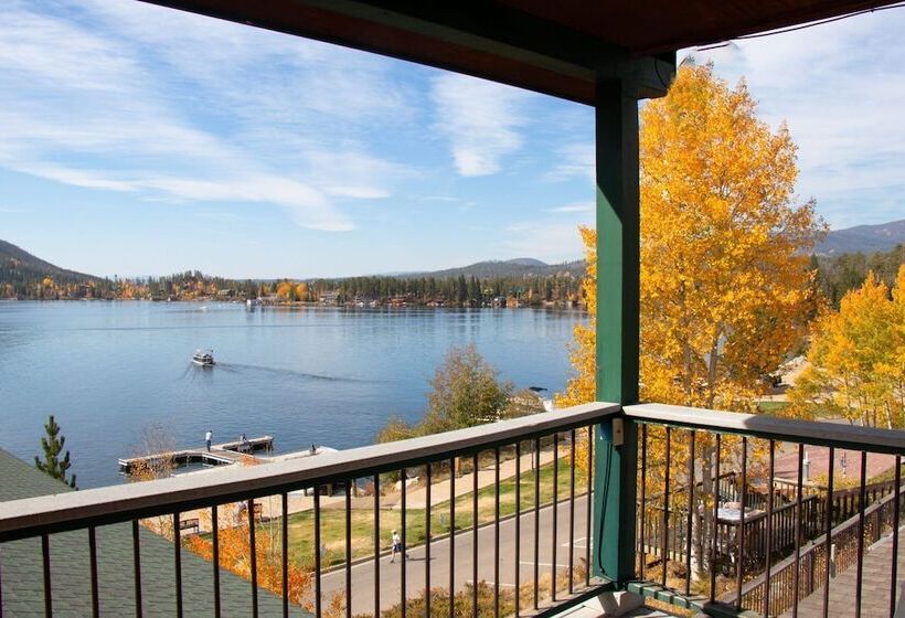 Relax & Recharge In Private Lake