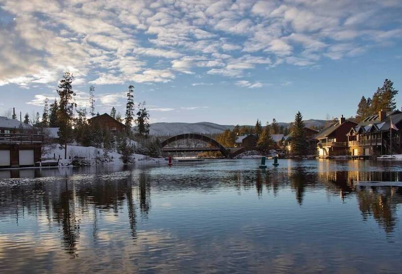 Relax & Recharge In Private Lake